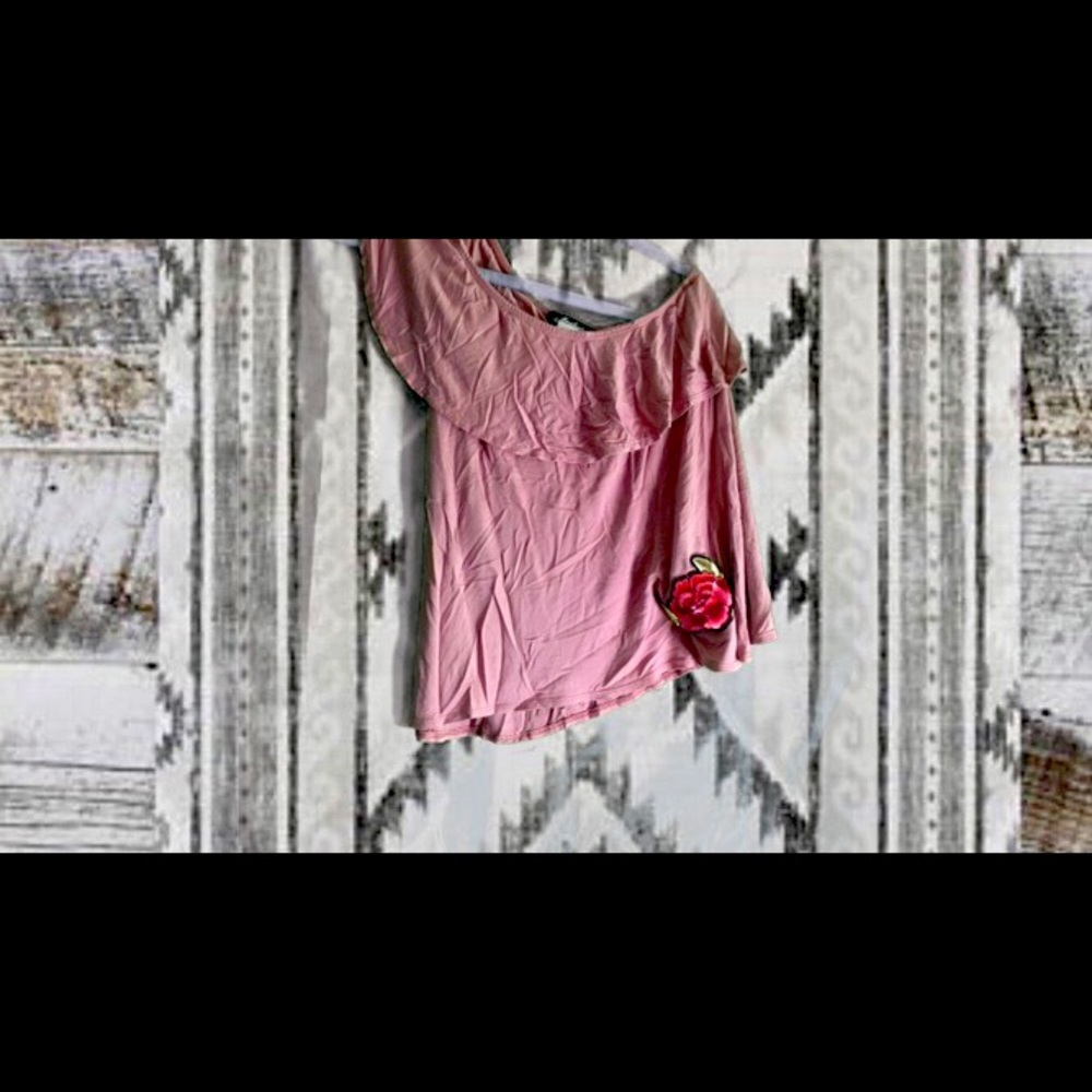One shoulder shirt